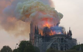 Notre-Dame_en_feu